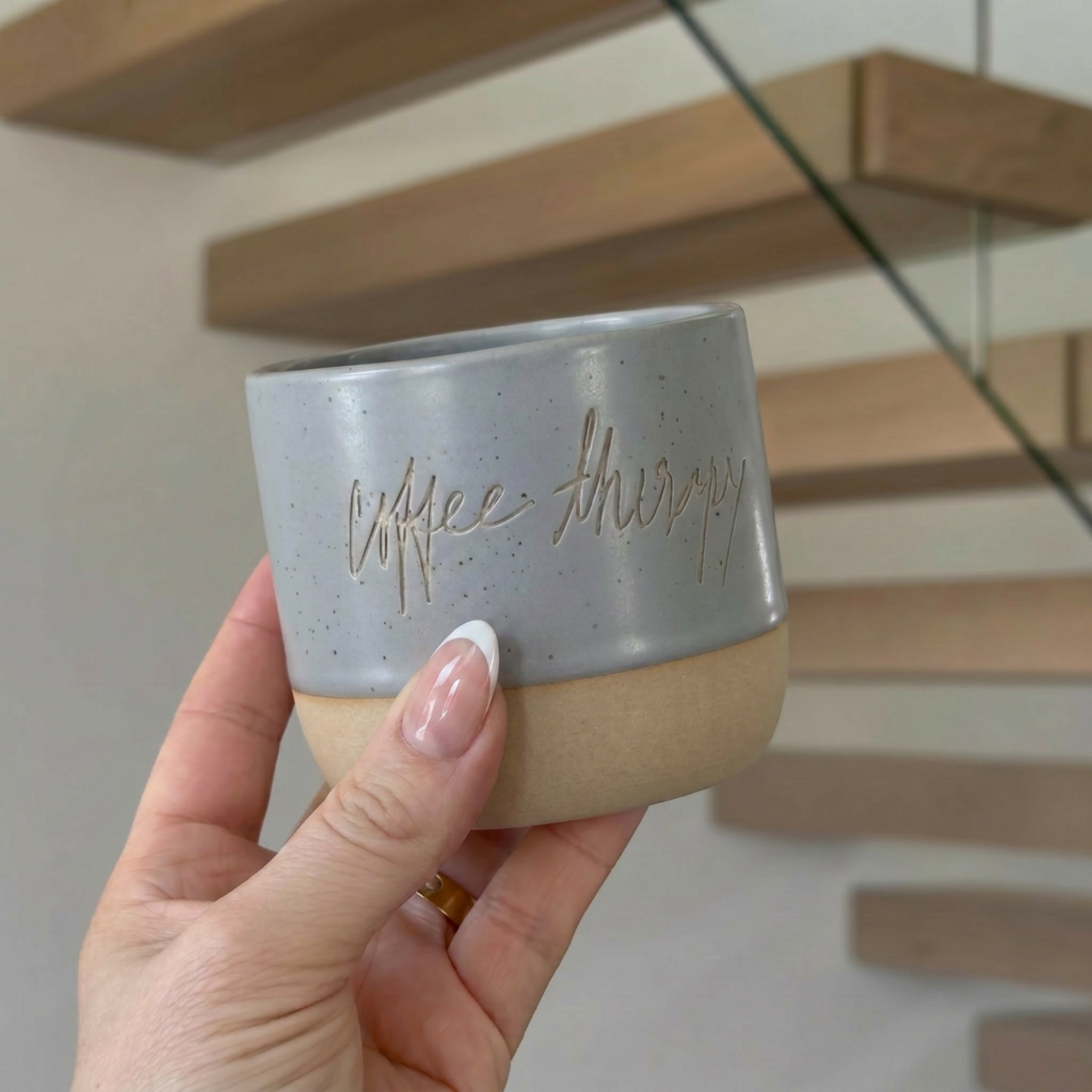 "Coffee Therapy" - Handgezeichnete Keramiktasse