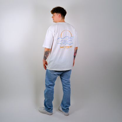 Unisex Oversize Shirt &quot;Sunset Coffee Dates&quot;