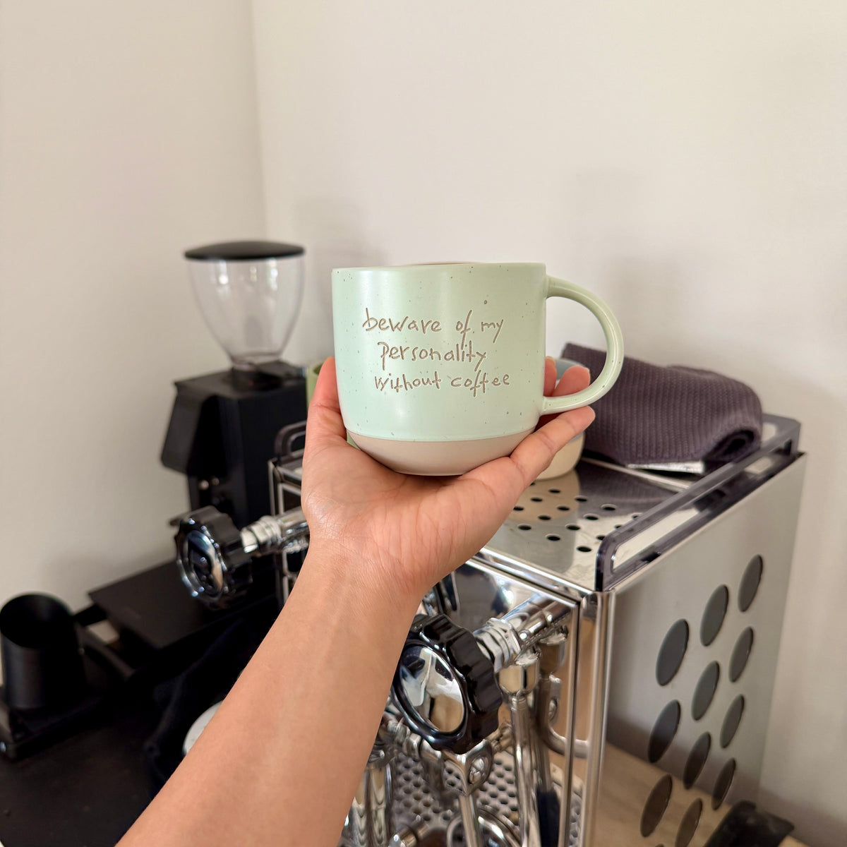 "Personality" - Handgezeichnete Keramiktasse | 360ml