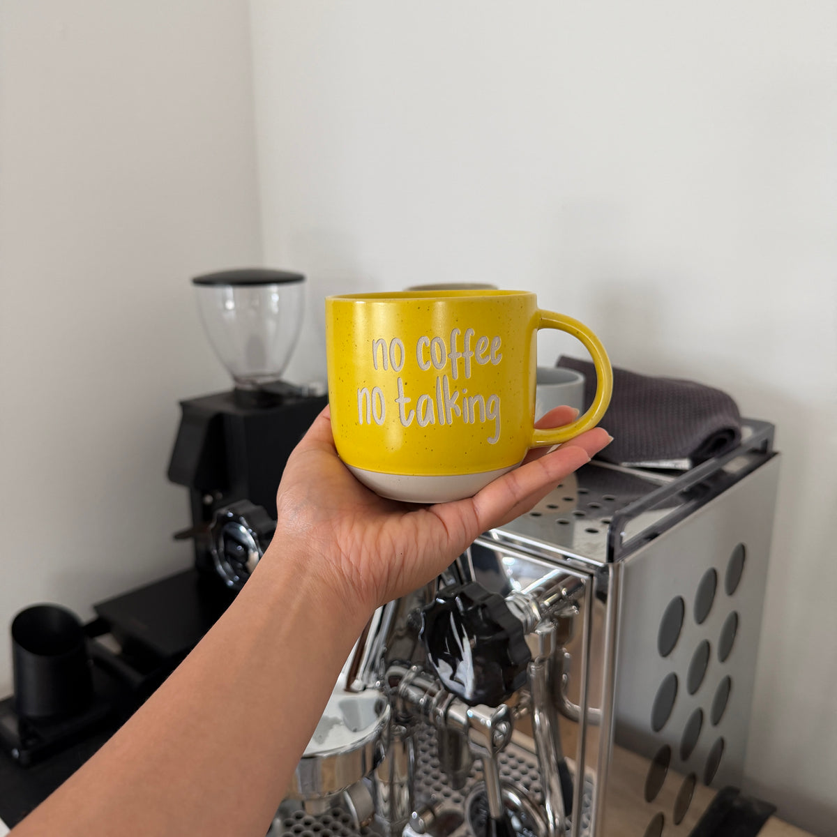 "No Talking" - Handgezeichnete Keramiktasse | 360ml