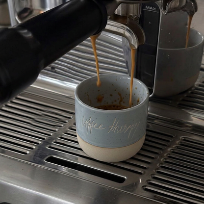 "Coffee Therapy" - Handgezeichnete Keramiktasse